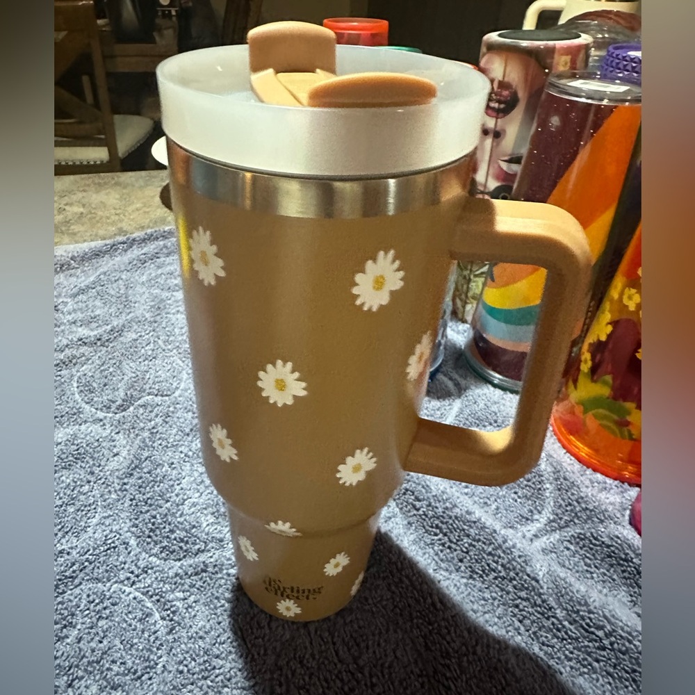 Altar’d State Dancing Daisy 40oz Insulated Tumbler